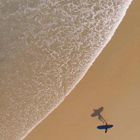 A 50 Metros Da Com Piscina E Estacionamento *