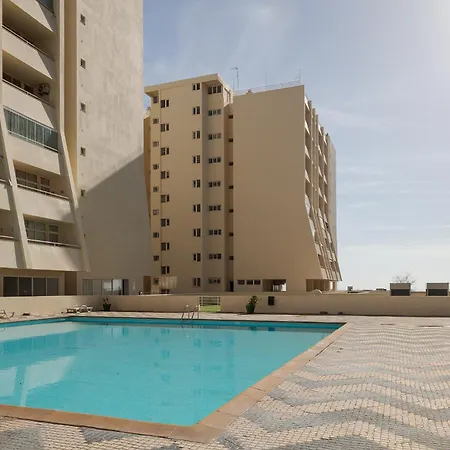 A 50 Metros Da Com Piscina E Estacionamento Lejlighed *