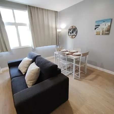 A 50 Metros Da Com Piscina E Estacionamento