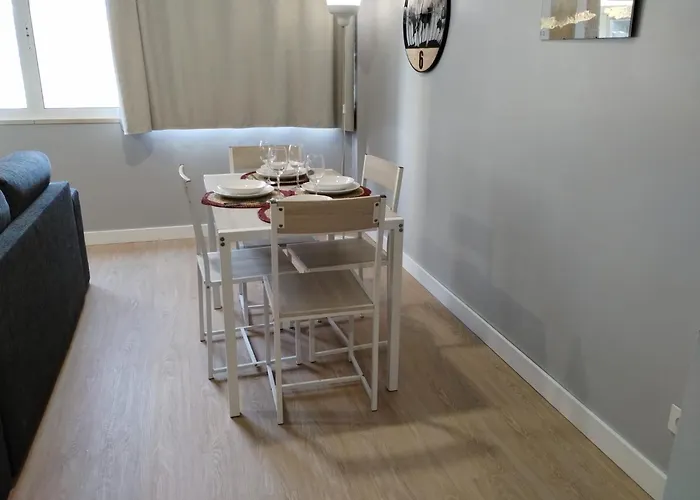 A 50 Metros Da Com Piscina E Estacionamento