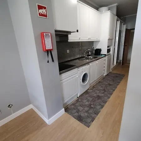 A 50 Metros Da Com Piscina E Estacionamento *